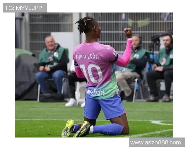 足球球星超长滑跪瞬间引发热议网友纷纷猜测究竟是哪位球员的标志性庆祝动作